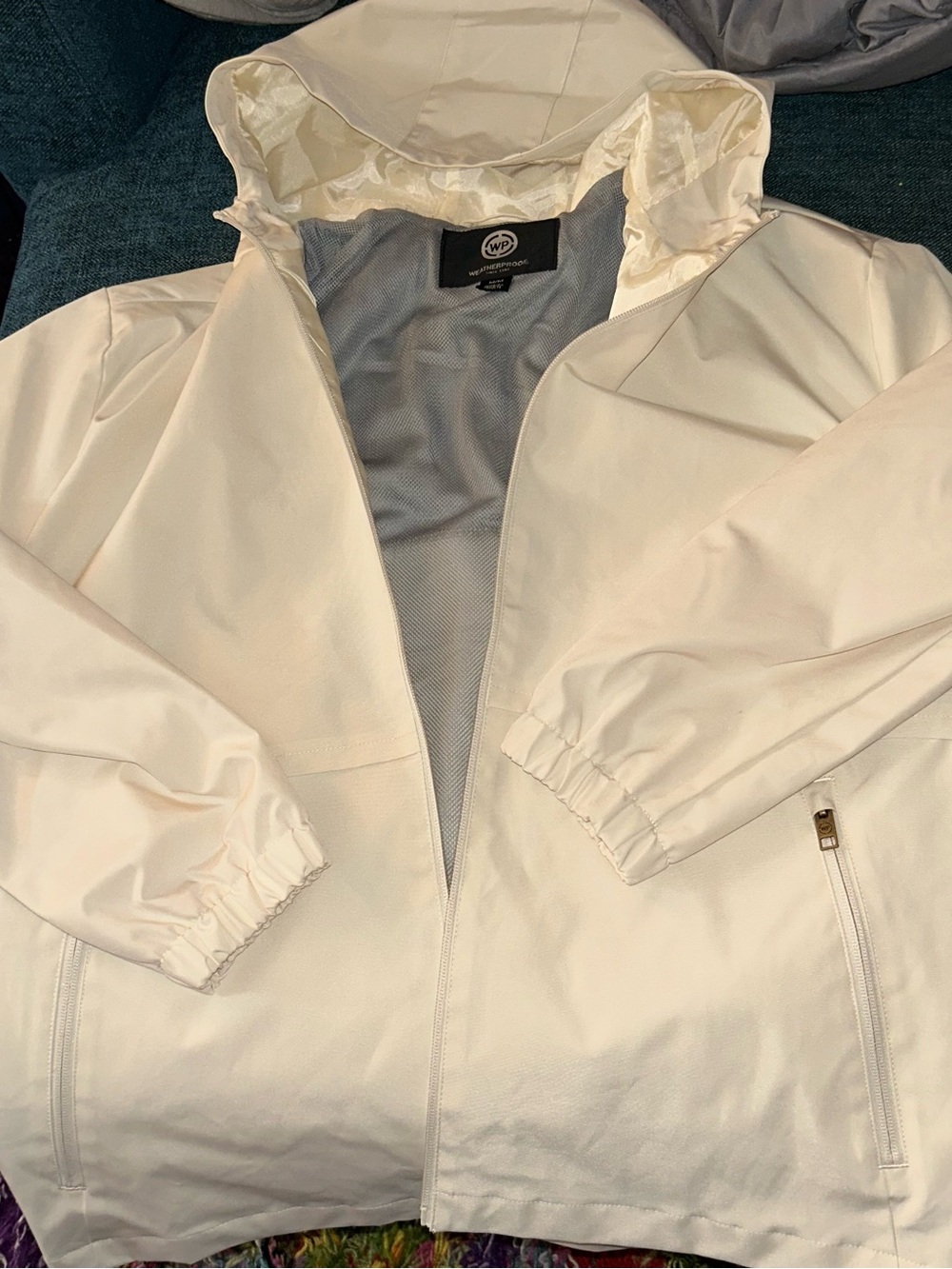 Lightweight White Hooded Raincoat with Breathable Mesh Lining